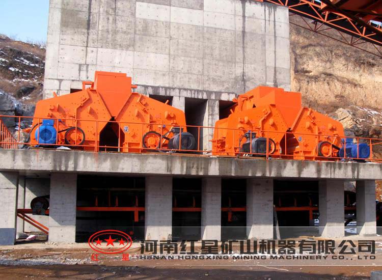 4臺配合使用的反擊式破碎機