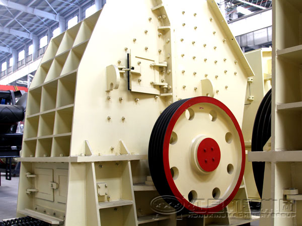 反擊式破碎機背面