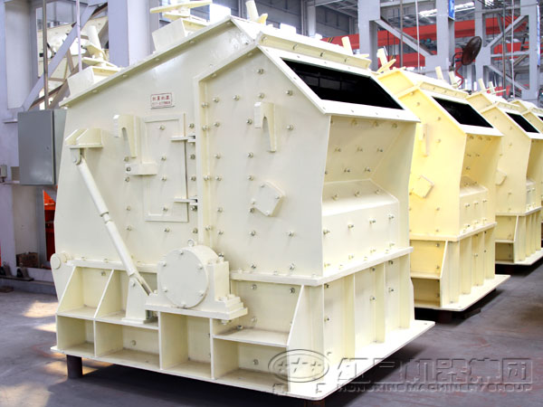  反擊式破碎機(jī)廠家生產(chǎn)車(chē)間