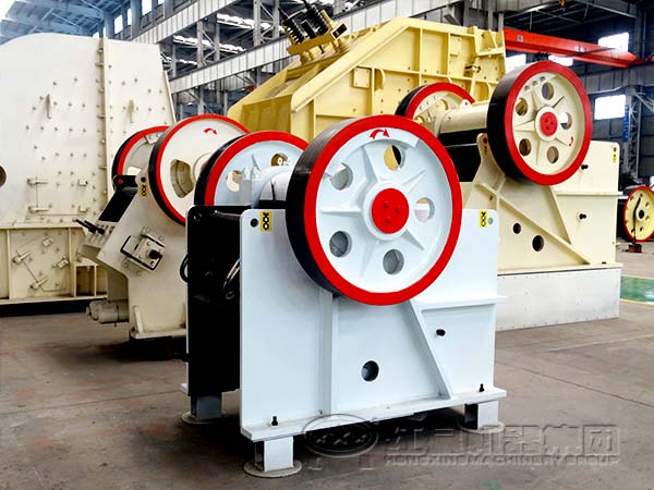 鄂式破碎機(jī)廠家車間