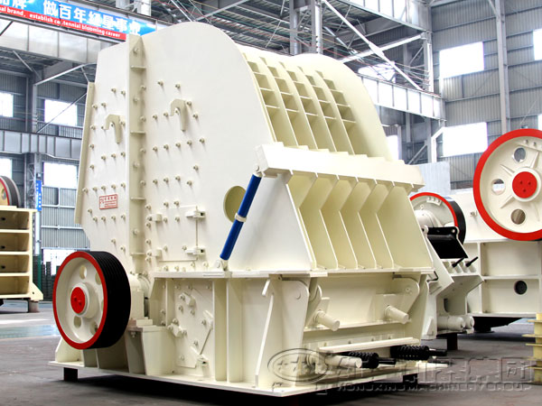 反擊式破碎機背面