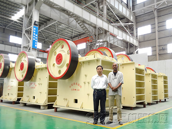 鄂式破碎機(jī)生產(chǎn)車(chē)間