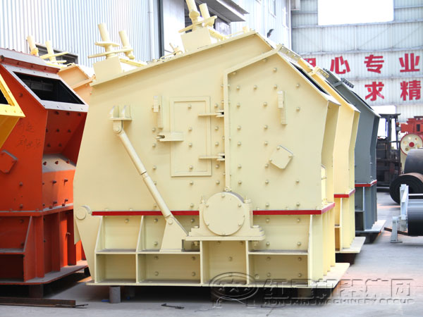 反擊式破碎機廠家車間