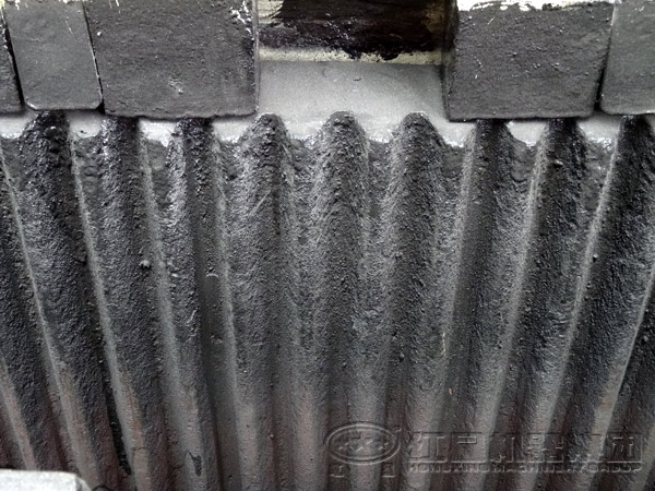 鄂式破碎機(jī)動(dòng)鄂板