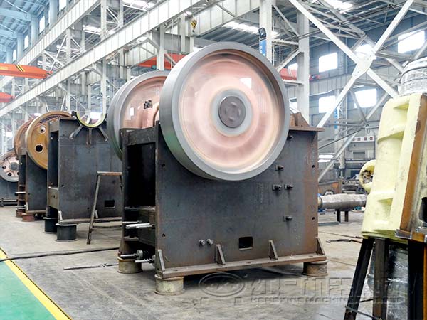 破碎設備鄂式破碎機試機