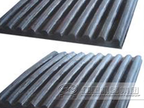 鄂式破碎機(jī)動鄂