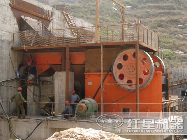 鄂式破碎機(jī)