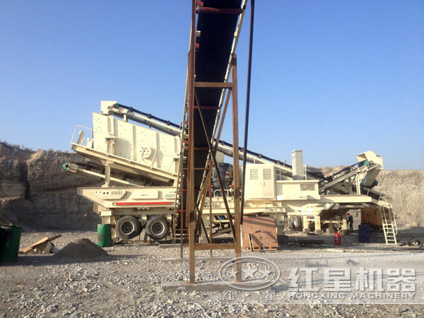 移動式破碎機(jī)作業(yè)現(xiàn)場