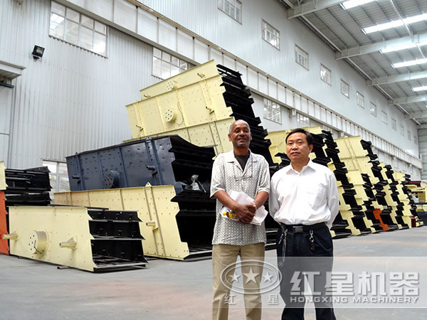 圓振動篩廠家生產(chǎn)車間