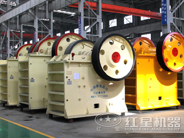 各種型號(hào)的顎式破碎機(jī)