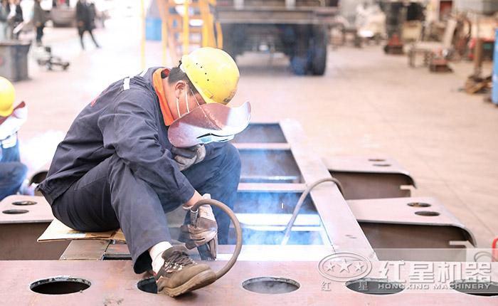 一體式移動砂石粉碎機制造車間