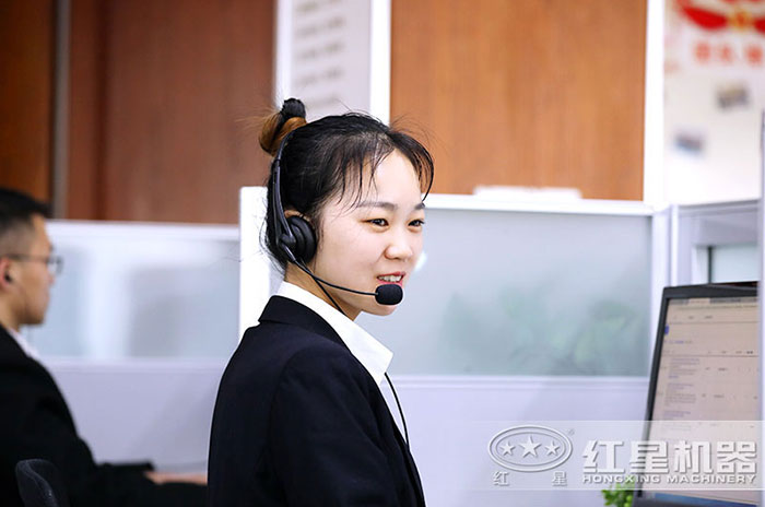 紅星客服面帶微笑為用戶(hù)答疑解惑