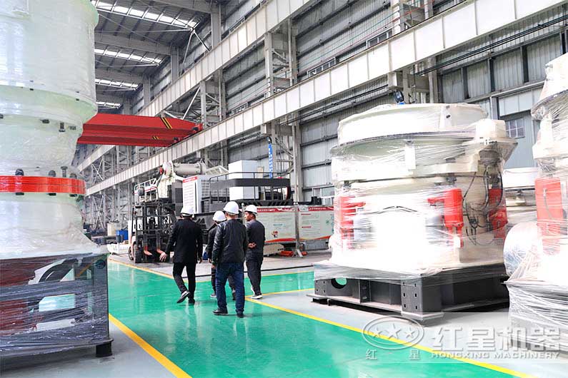 山西用戶來河南紅星廠區(qū)參觀圓錐式破碎機