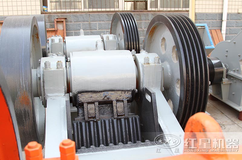 歐版顎式破碎機(jī)細(xì)觀圖