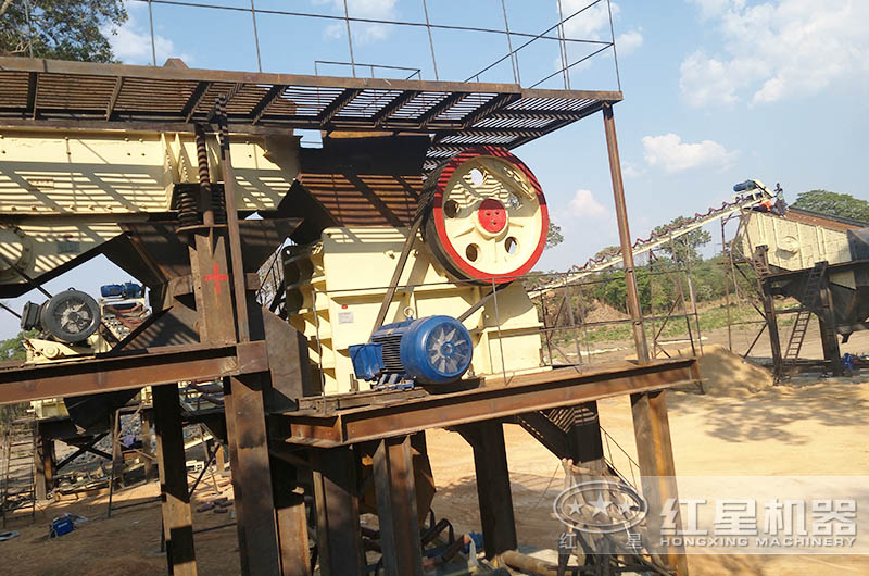 顎式破碎機生產(chǎn)線現(xiàn)場