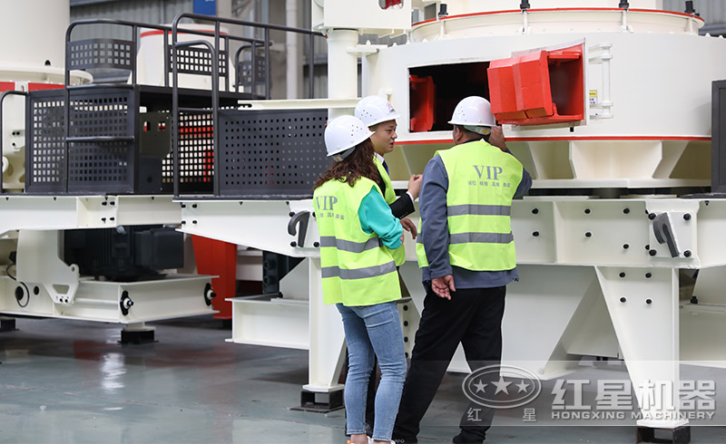 河南紅星環(huán)保型制砂機(jī)車間——用戶來(lái)廠實(shí)地參觀