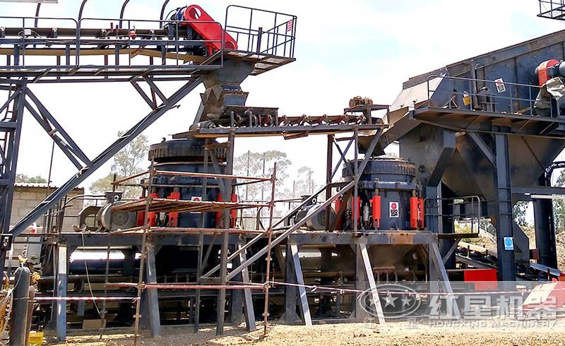 圓錐式破碎機(jī)性能優(yōu)、產(chǎn)量高，被廣泛應(yīng)用于各大砂石生產(chǎn)線