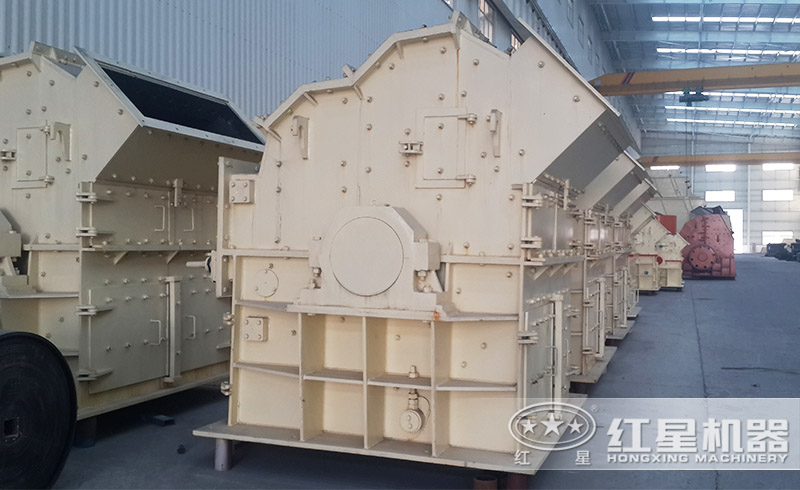 紅星細(xì)碎機(jī)生產(chǎn)車間，現(xiàn)貨供應(yīng)，也可定制服務(wù)