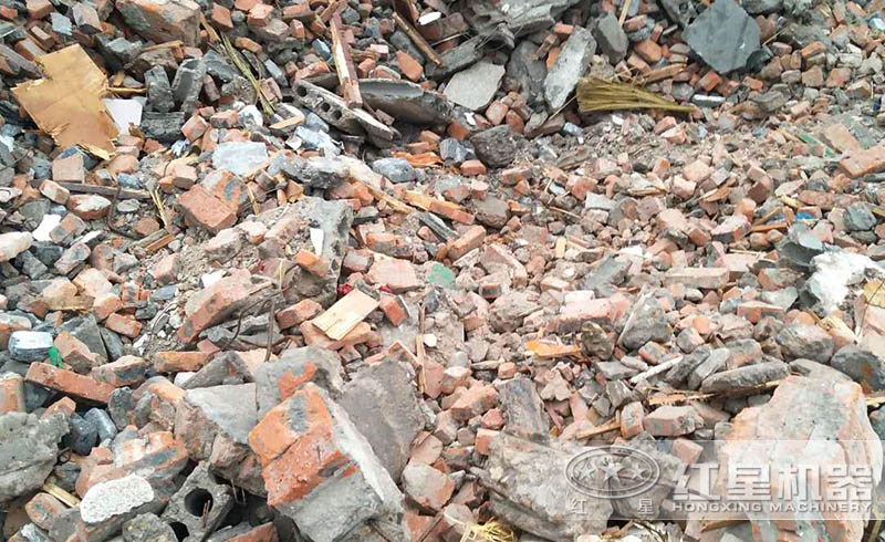 大量建筑垃圾的肆意堆放，占用土地資源，破壞生態(tài)環(huán)境