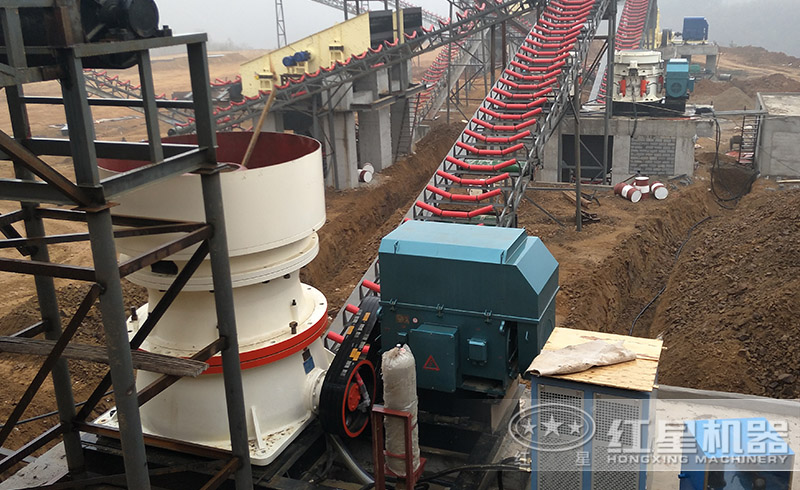 鵝卵石固定式破碎生產(chǎn)線現(xiàn)場(chǎng)