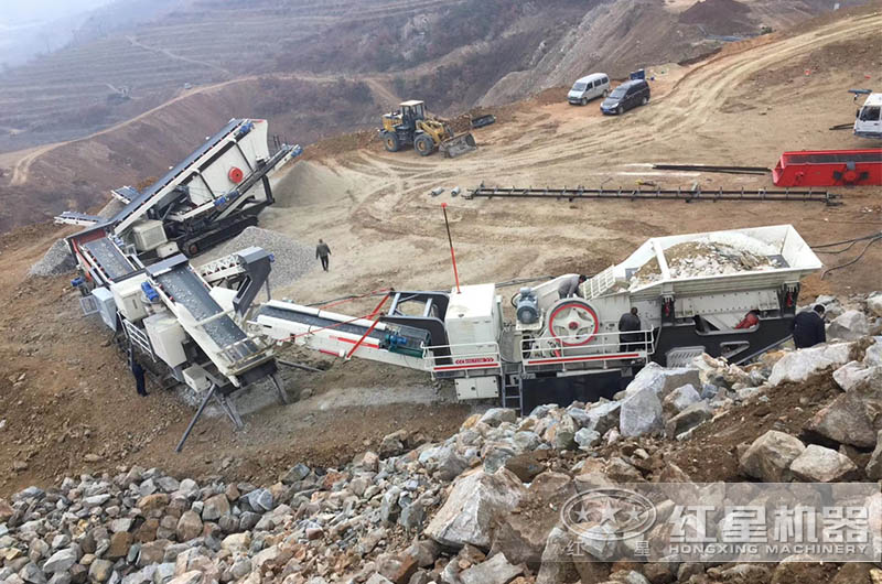 移動式破碎篩分石子生產(chǎn)線現(xiàn)場