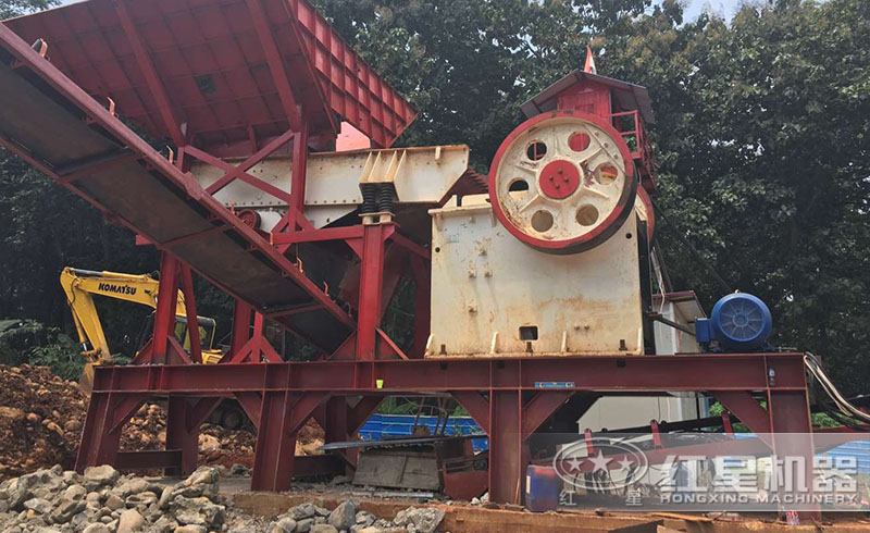 鋁礦石破碎生產(chǎn)線現(xiàn)場(chǎng)