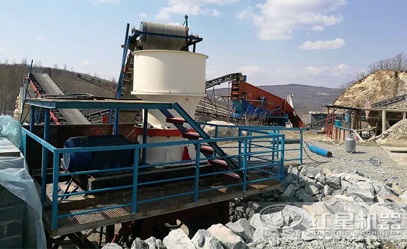 河南紅星黃鐵礦圓錐式破碎機(jī)破碎現(xiàn)場 河南紅星黃鐵礦圓錐式破碎機(jī)破碎現(xiàn)場