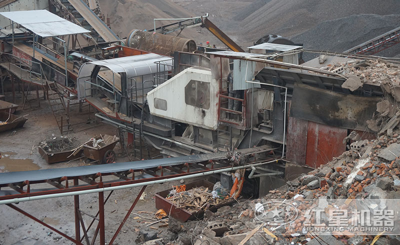 河南鄭州用戶時(shí)產(chǎn)280噸建筑垃圾破碎生產(chǎn)線現(xiàn)場(chǎng)