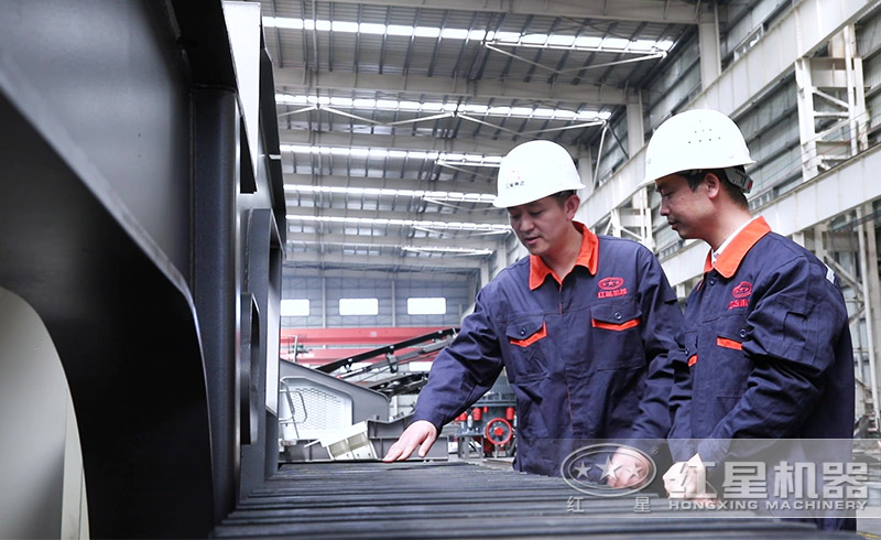 紅星移動式破碎站生產(chǎn)車間一角