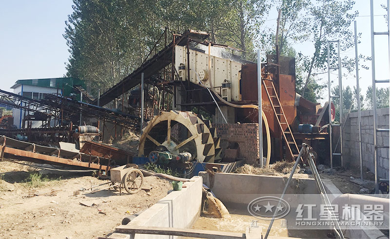 紅星水洗輪式洗砂機洗砂現(xiàn)場