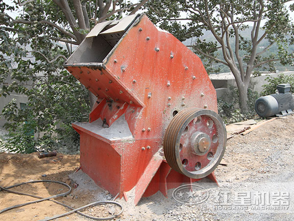 紅星錘式破碎機安裝現(xiàn)場
