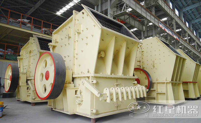 紅星單段錘式破碎機(jī)車間一角