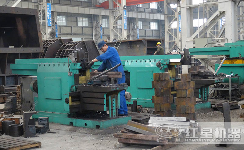 紅星大型現(xiàn)代化生產(chǎn)車間，資深技術(shù)人員，匠心打造高品質(zhì)設(shè)備