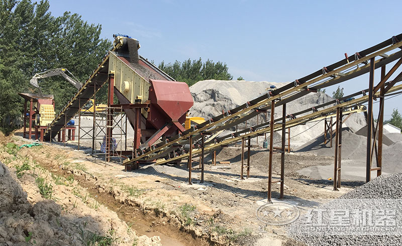 紅星錘式破碎機(jī)碎石現(xiàn)場