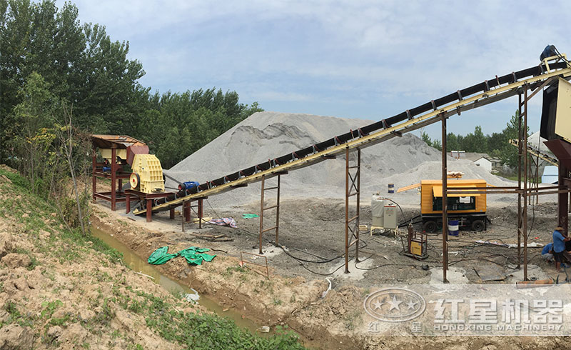 紅星錘式破碎機安裝現(xiàn)場