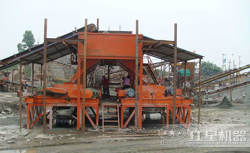 紅星煤矸石粉碎生產(chǎn)線現(xiàn)場(chǎng)