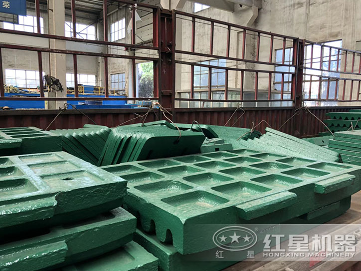 紅星低合金鑄鋼鄂板，高產(chǎn)耐磨，壽命長(zhǎng)