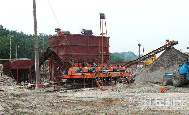 紅星用戶對輥式破碎機碎石生產(chǎn)線現(xiàn)場