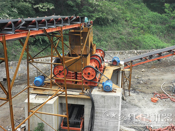 顎式破碎機生產(chǎn)線現(xiàn)場