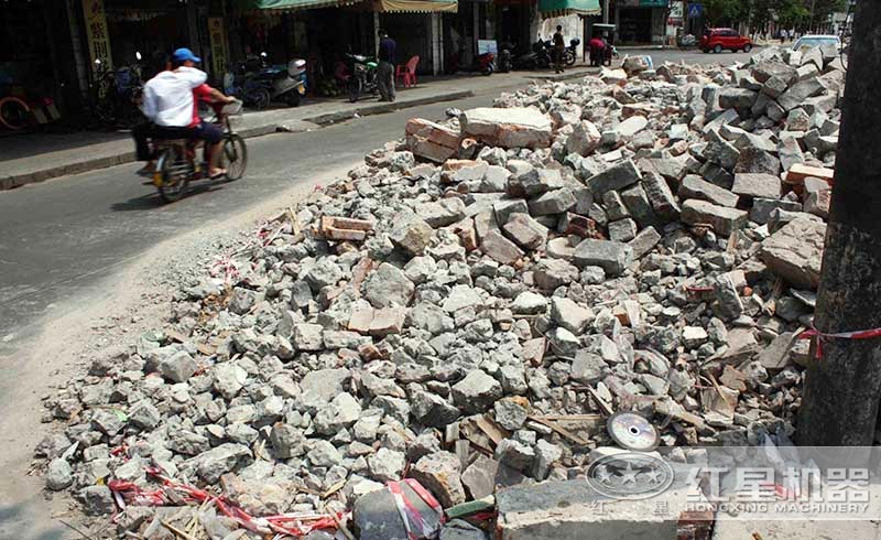 我國(guó)每年建筑垃圾產(chǎn)量巨大，大有圍城之勢(shì)