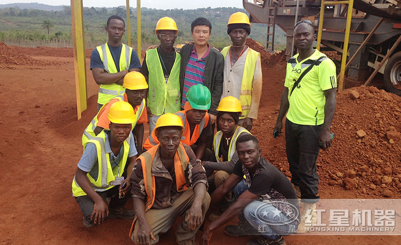 紅星技術(shù)人員到用戶現(xiàn)場進行技術(shù)指導(dǎo)