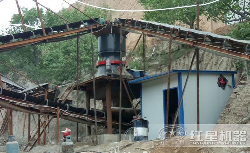 紅星單缸圓錐式破碎機(jī)碎石生產(chǎn)線現(xiàn)場(chǎng)