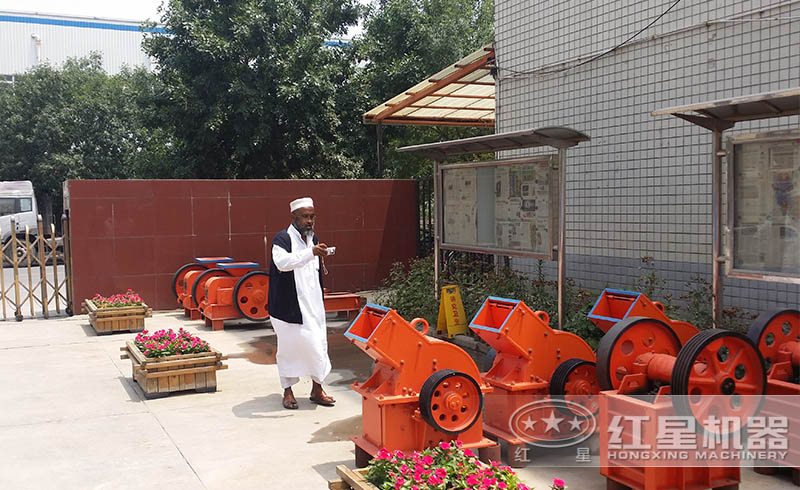 紅星錘式破碎機(jī)高質(zhì)低價(jià)，遠(yuǎn)銷各地