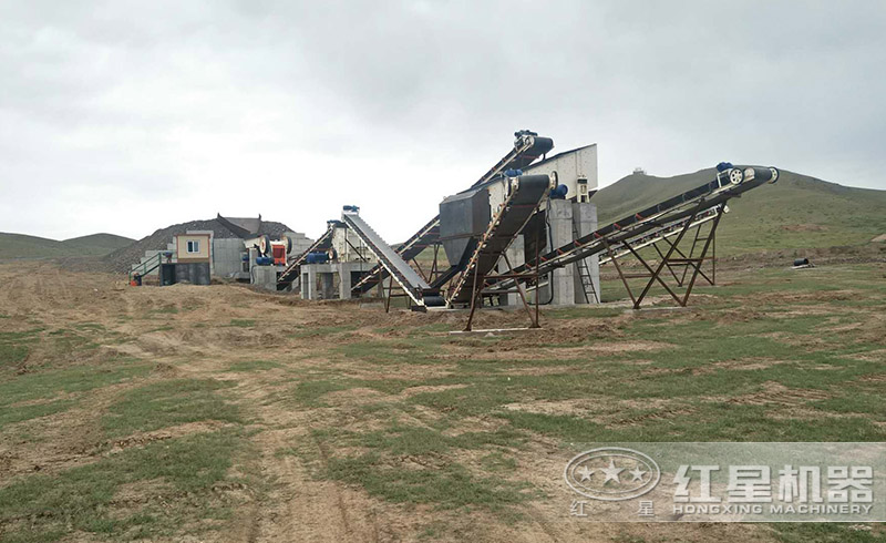 紅星顎式破碎機碎石現(xiàn)場