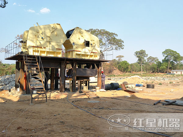 紅星反擊式破碎機安裝現場