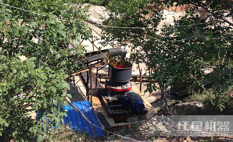 紅星細(xì)碎圓錐破碎機(jī)生產(chǎn)線(xiàn)現(xiàn)場(chǎng)