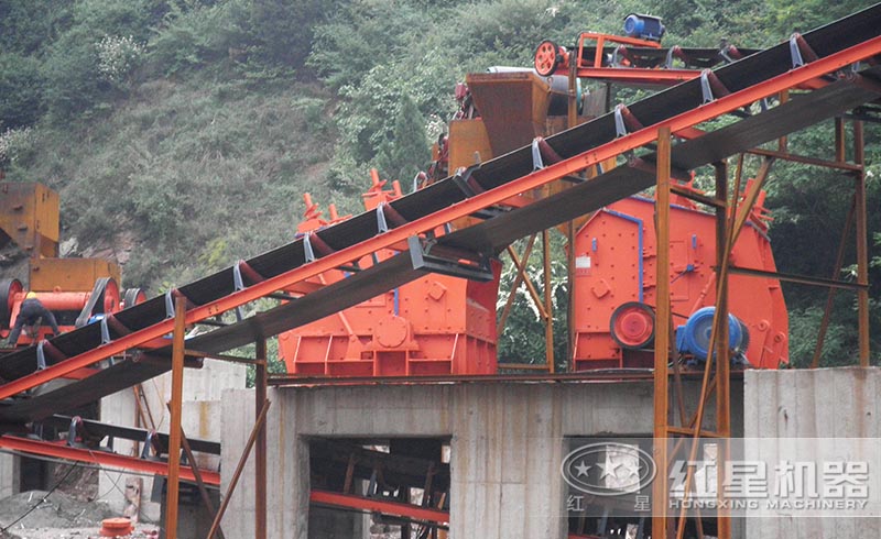 紅星用戶反擊式破碎機(jī)現(xiàn)場
