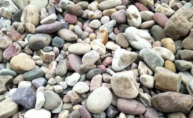 鵝卵石原料豐富，布局廣泛，是高品質(zhì)機(jī)制沙的重要原料