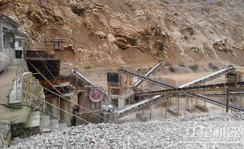 紅星顎式破碎機(jī)碎石現(xiàn)場(chǎng)