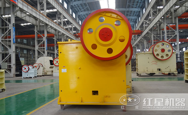 紅星生產(chǎn)200噸的顎式破碎機(jī)